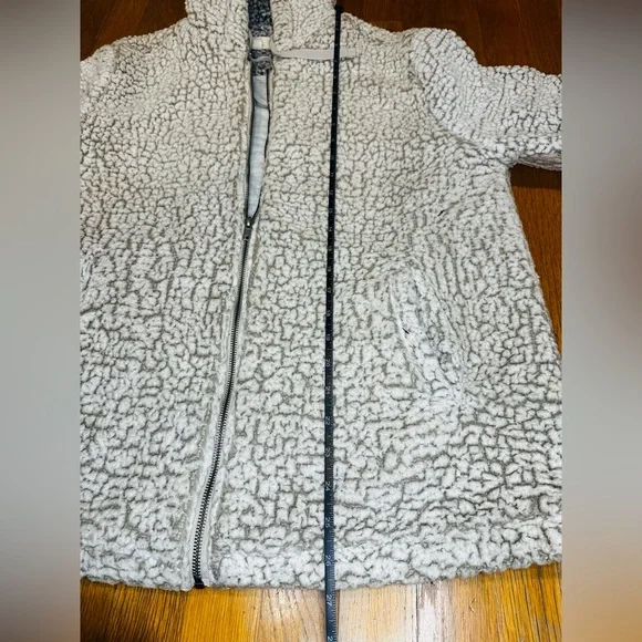 Thread & Supply Sherpa Full Zip Hoodie Jacket – Women’s Large – Ivory / Gray - Picture 4 of 7
